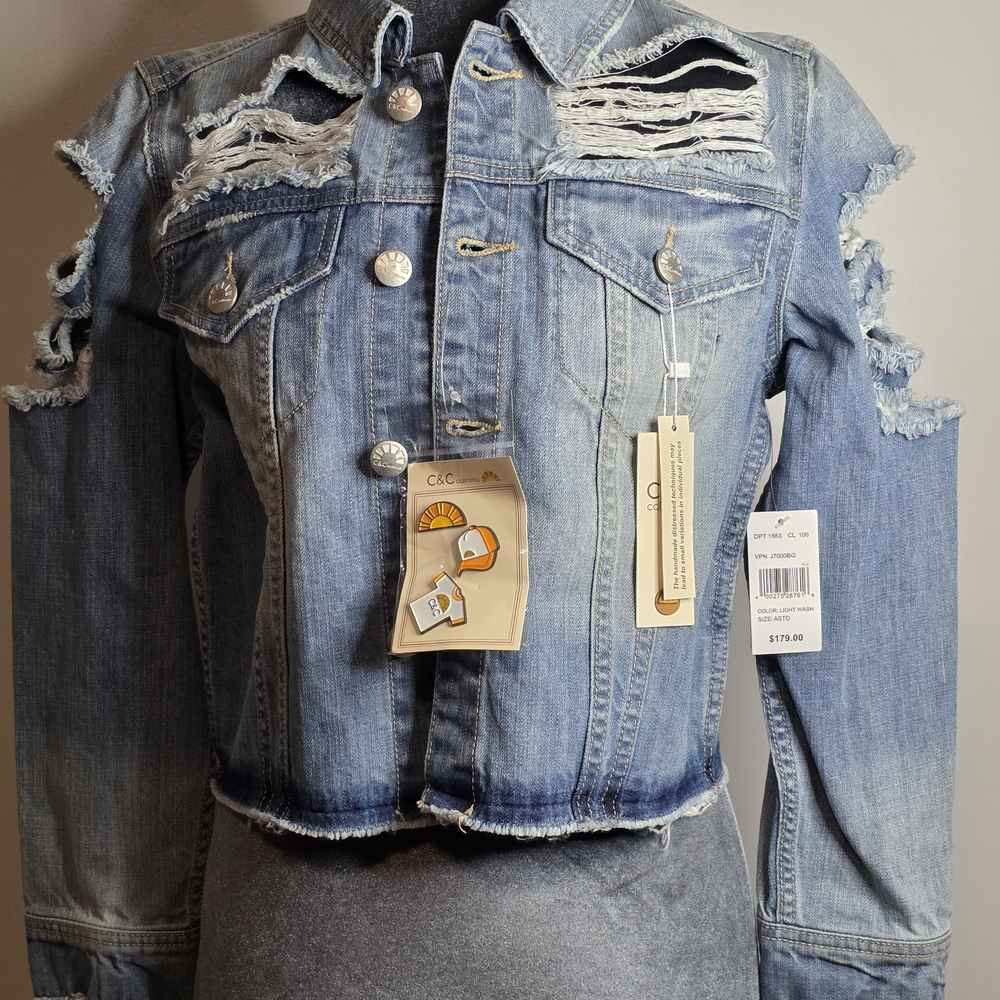 NWT C&C California Kerry Shrunken Trucker Distressed Denim Jacket XS + Pins
